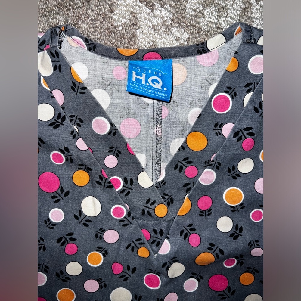 ⭐️H.Q.Scrub short sleeve top, guessing size Small⭐️Used Condition ⭐️